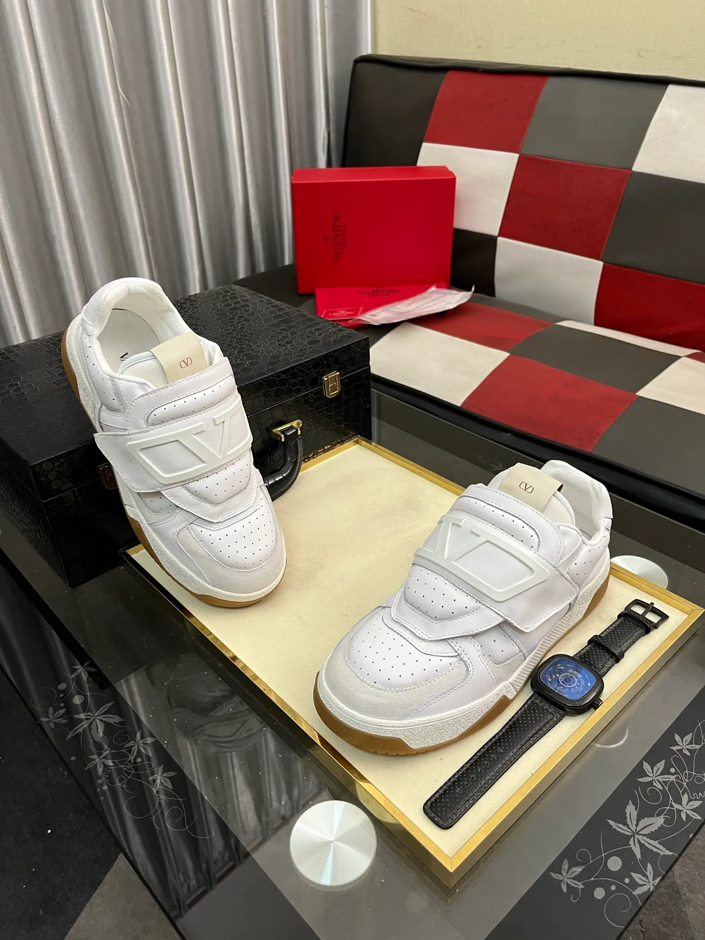 Men's shoes 💰540⌚️⌚️ VALENTINO Valentino's 2025 SS spring and summer new hot casual sports shoes, imported elastic cloth upper ➕The heel is Warren's exclusive rivet shape. The whole is very representative, the combination outsole is really easy to wear and very comfortable on the foot~, classic, comfortable and versatile! Size: 38-443️⃣Colors available